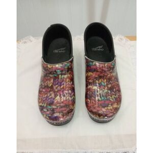 Dansko clogs. Yarn pattern multi-colored, workwear, casual wear. Size 39 - 8.5